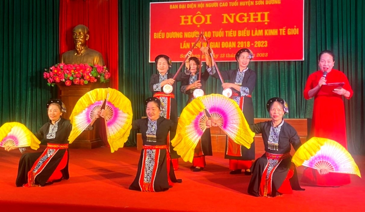 Tiết mục văn nghệ chào mừng Hội nghị