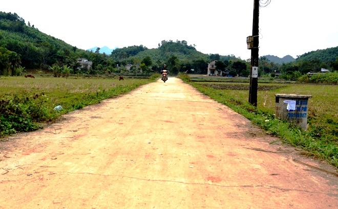 Đường bê tông ở xã Tú Thịnh, huyện Sơn Dương, tỉnh Tuyên Quang do Công ty TNHH 27-7 đóng góp xây dựng