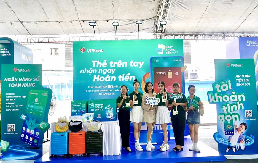 Gian hàng của VPBank tại lễ hội “Không tiền mặt - Cashless Town”