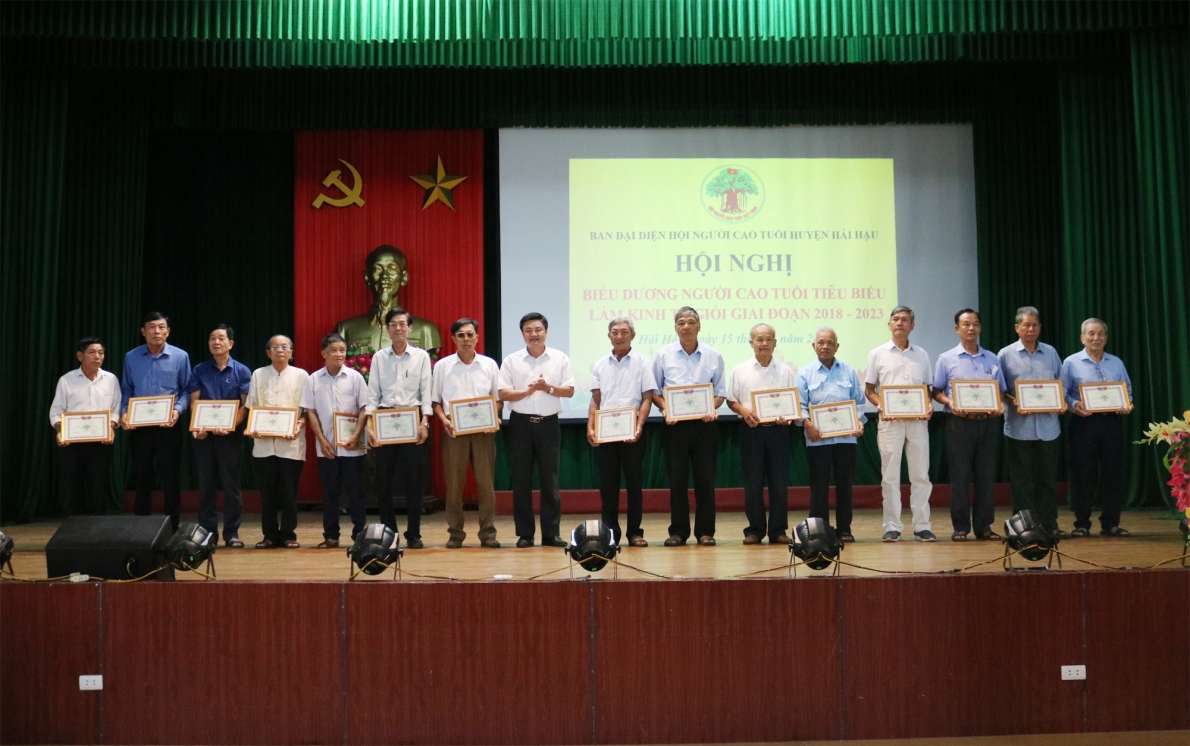Vinh danh, biểu dương NCT tiêu biểu làm kinh tế giỏi giai đoạn 2018 - 2023 Vinh danh, biểu dương NCT tiêu biểu làm kinh tế giỏi giai đoạn 2018 - 2023