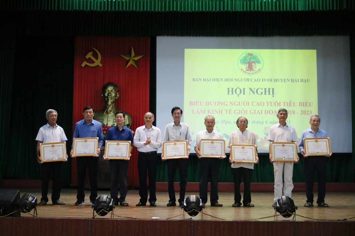 Vinh danh, biểu dương NCT tiêu biểu làm kinh tế giỏi giai đoạn 2018 - 2023 Vinh danh, biểu dương NCT tiêu biểu làm kinh tế giỏi giai đoạn 2018 - 2023