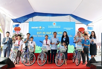 Trao học bổng xe đạp cho học sinh nghèo, học giỏi vượt khó tại huyện Hải Hậu