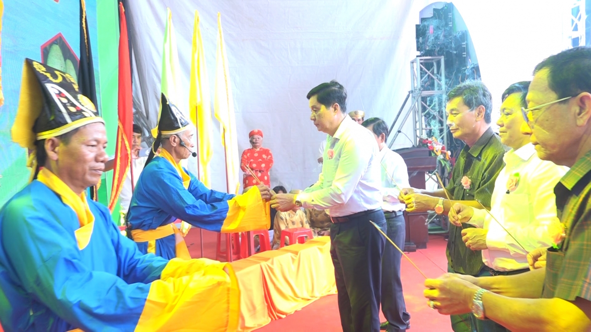 Cồn Tân Lộc nhộn nhịp Lễ hội vườn trái cây ngày Tết Đoan ngọ Cồn Tân Lộc nhộn nhịp Lễ hội vườn trái cây ngày Tết Đoan ngọ