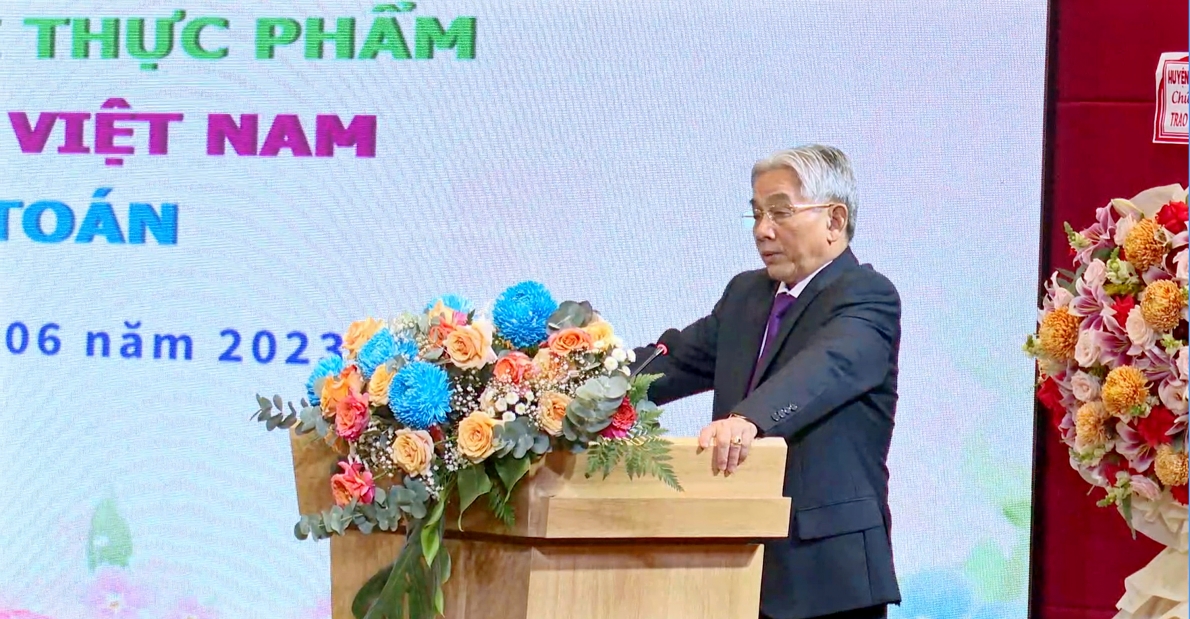 Trường Đại học Cửu Long đón nhận Chứng nhận đạt chuẩn kiểm định chất lượng và kí kết hợp tác đào tạo