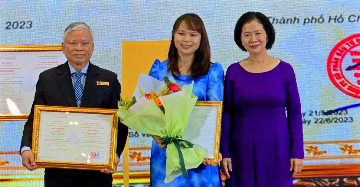 Trường Đại học Cửu Long đón nhận Chứng nhận đạt chuẩn kiểm định chất lượng và kí kết hợp tác đào tạo