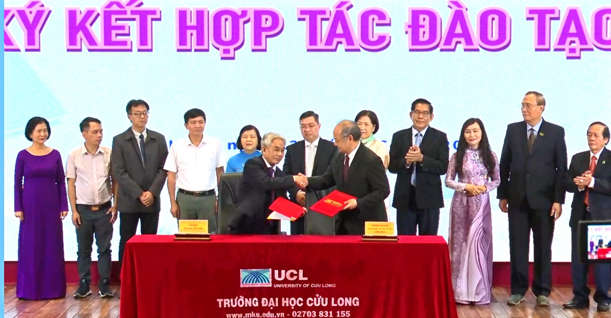 Trường Đại học Cửu Long đón nhận Chứng nhận đạt chuẩn kiểm định chất lượng và kí kết hợp tác đào tạo