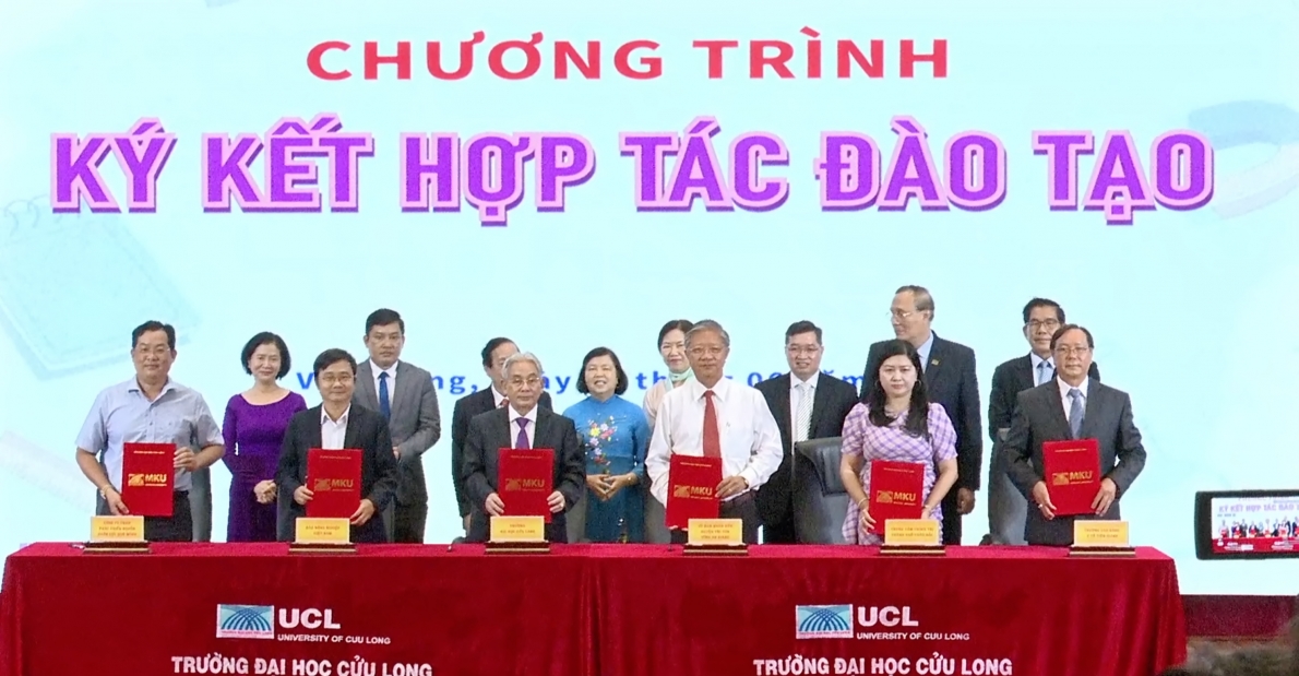 Trường Đại học Cửu Long đón nhận Chứng nhận đạt chuẩn kiểm định chất lượng và kí kết hợp tác đào tạo