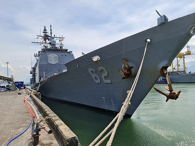 Tàu hộ tống USS Robert Smalls – (CG 62) tại cảng Tiên Sa - Ảnh: VGP/Nhật Anh