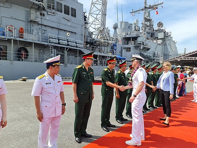 Lễ đón thủy thủ đoàn tàu sân bay USS Ronald Reagan tại Cảng Tiên Sa - Ảnh: VGP/Nhật Anh