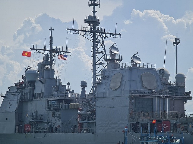Hình ảnh tàu tuần dương USS Antietam tại cảng Tiên Sa. Ảnh: VGP/Nhật Anh