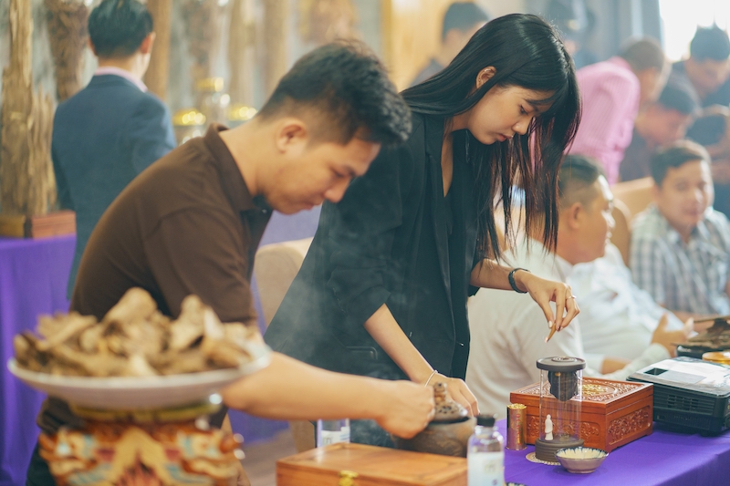 Mãn nhãn thân trầm hương 300 năm tuổi tại TP Hồ Chí Minh