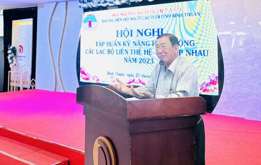 Ông Đào Xuân Nay phát biểu tại lớp tập huấn. Đại biểu thảo luận.