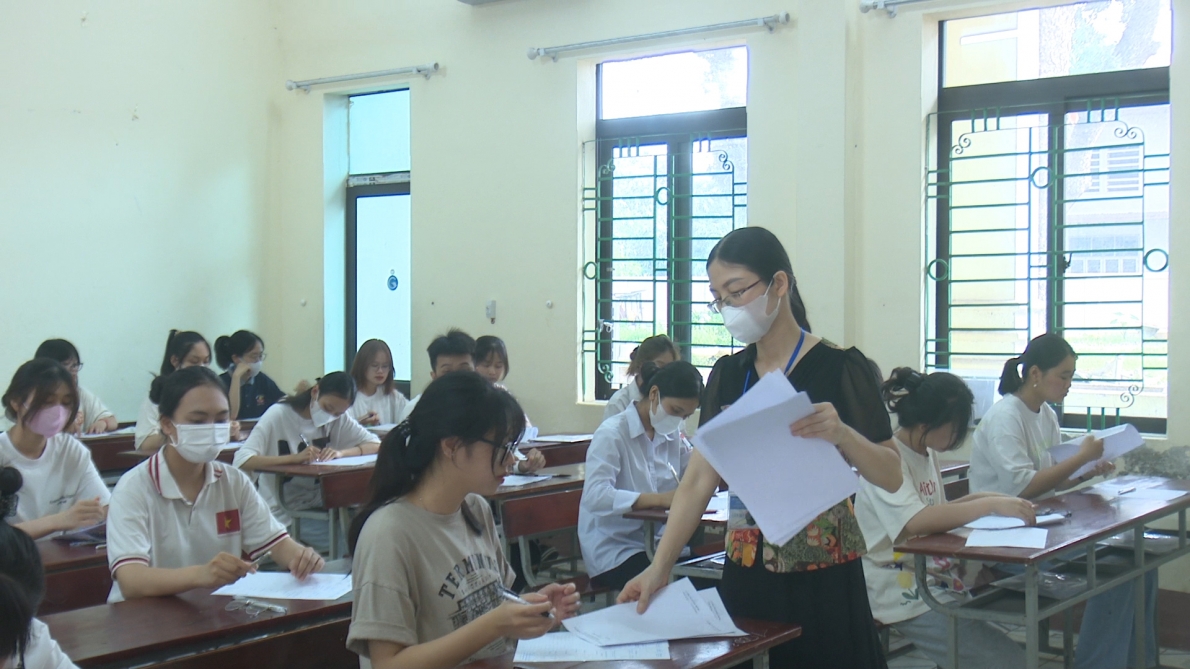 Phú Thọ: Thí sinh bước vào ngày đầu tiên của kỳ thi tốt nghiệp Trung học phổ thông 2023