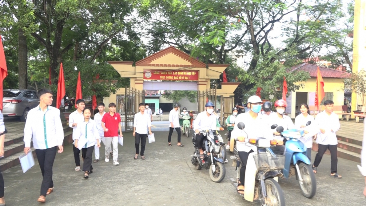 Phú Thọ: Thí sinh bước vào ngày đầu tiên của kỳ thi tốt nghiệp Trung học phổ thông 2023