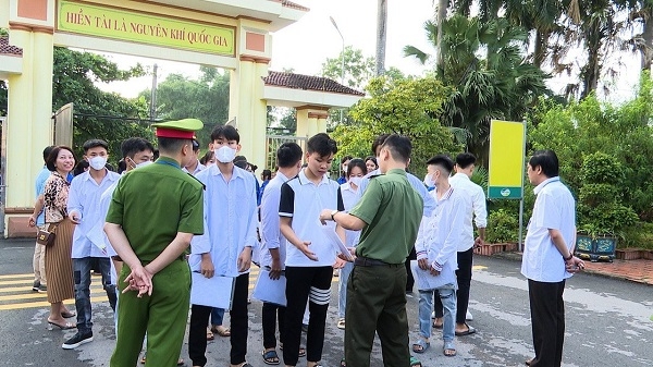 Phú Thọ: Thí sinh bước vào ngày đầu tiên của kỳ thi tốt nghiệp Trung học phổ thông 2023