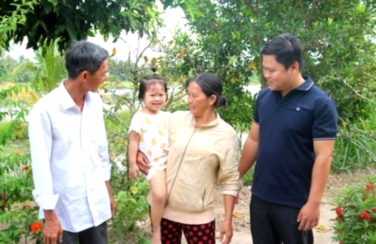 CLB LTHTGN giúp gắn kết tình làng nghĩa xóm