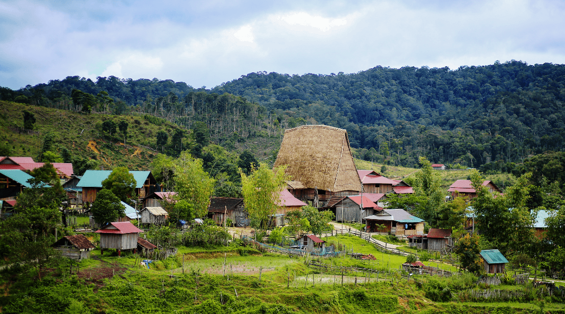 Bồng bềnh với làng cổ Vi Rơ Ngheo