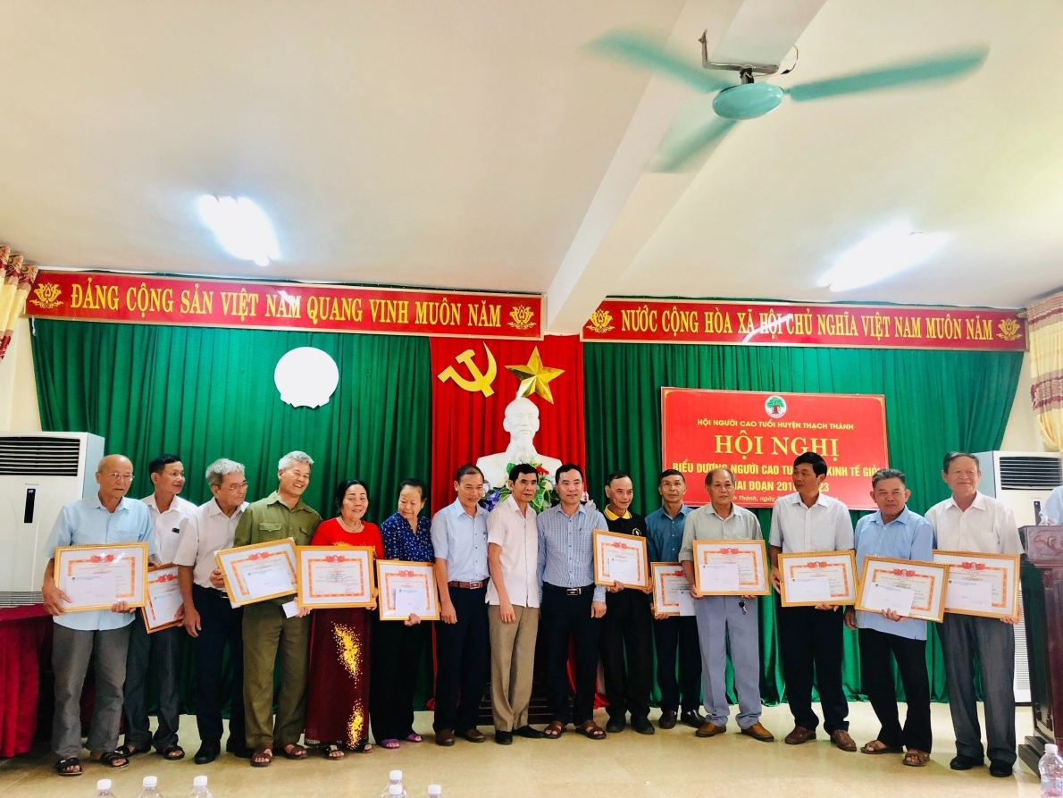 Vươn lên làm giàu trên vùng đất khó Vươn lên làm giàu trên vùng đất khó