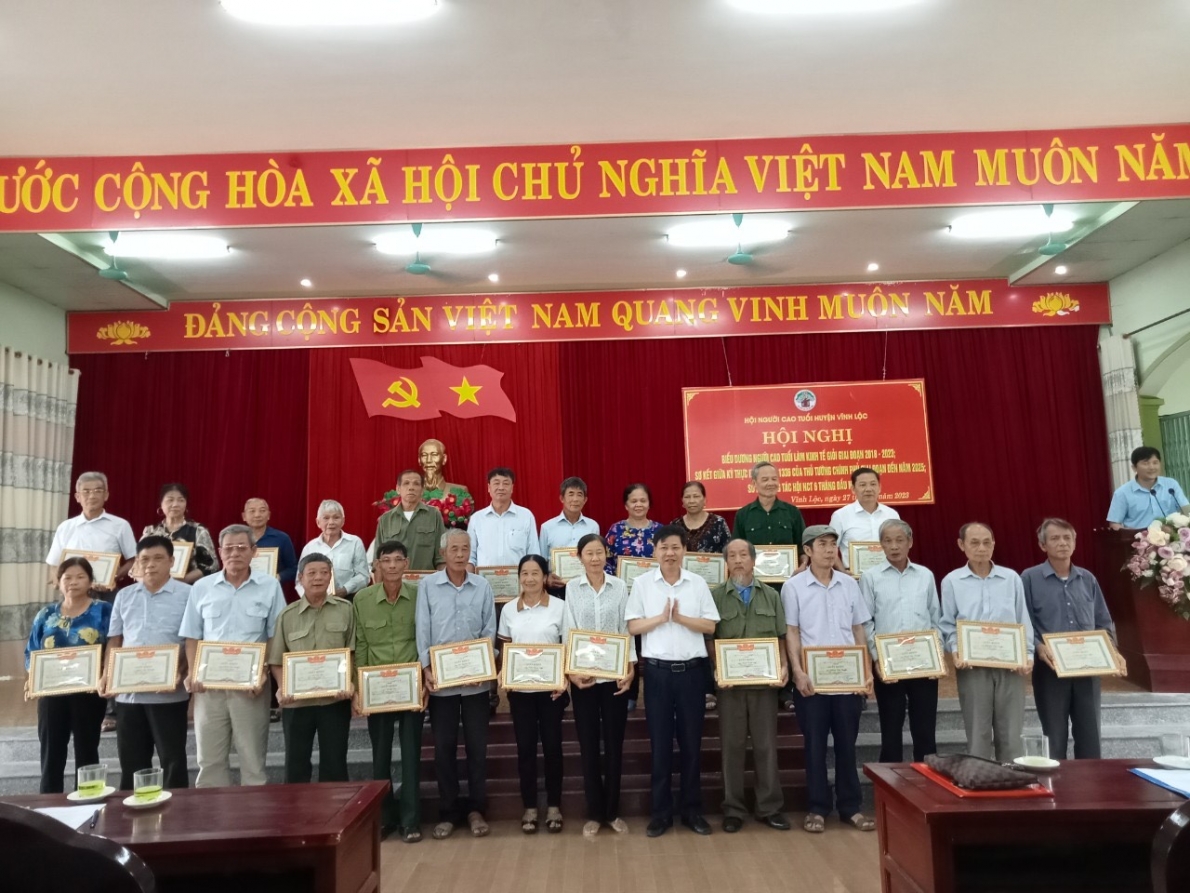 Biểu dương 27 NCT tiêu biểu làm kinh tế giỏi