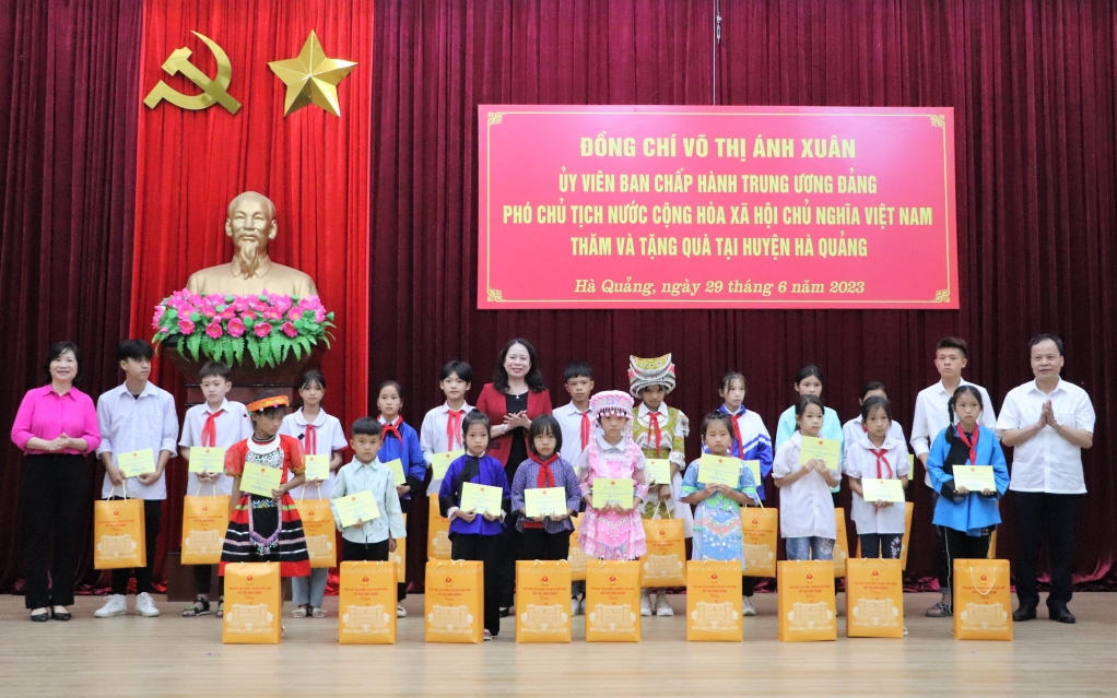 Phó Chủ tịch nước Võ Thị Ánh Xuân thăm và làm việc với tỉnh Cao Bằng