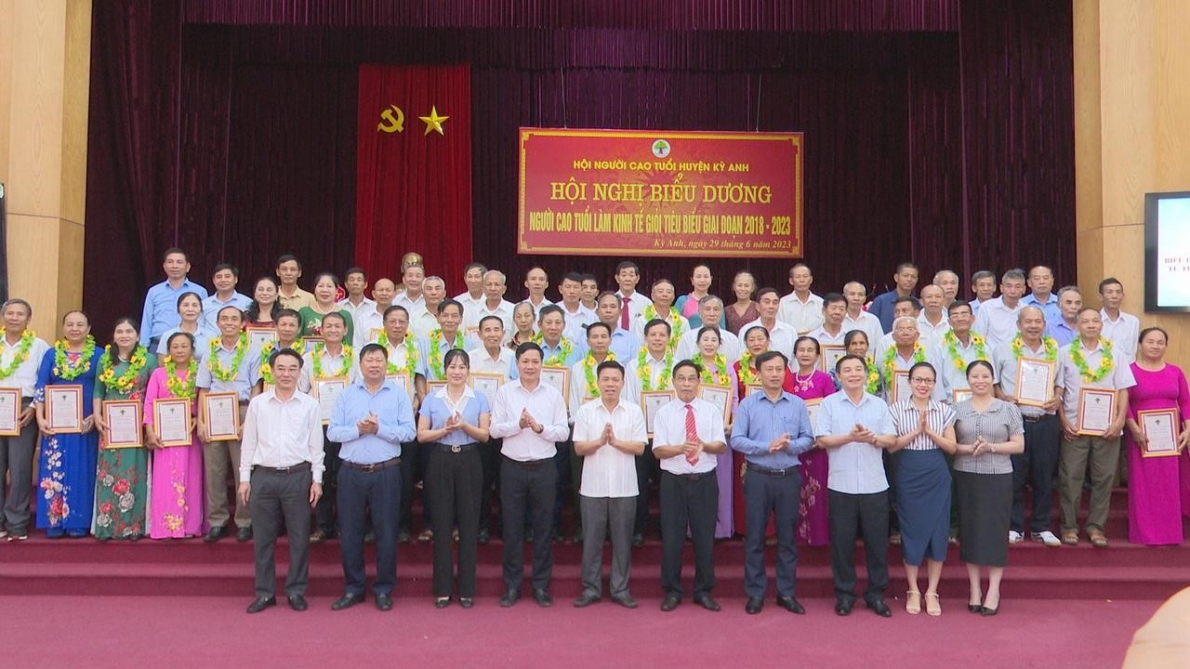 Hội NCT huyện Kỳ Anh, tỉnh Hà Tĩnh vinh danh các cá nhân NCT tiêu biểu làm kinh tế giỏi giai đoạn 2018-2023