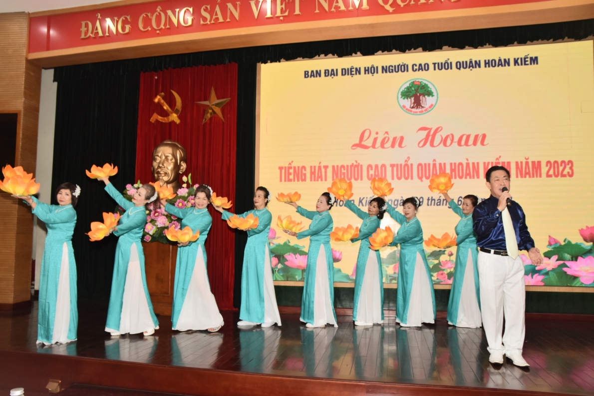 Một tiết mục tại Liên hoan tiếng hát NCT quận Hoàn Kiếm năm 2023