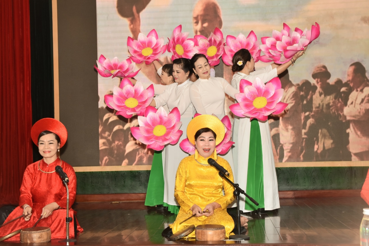 Một tiết mục tại Liên hoan tiếng hát NCT quận Hoàn Kiếm năm 2023