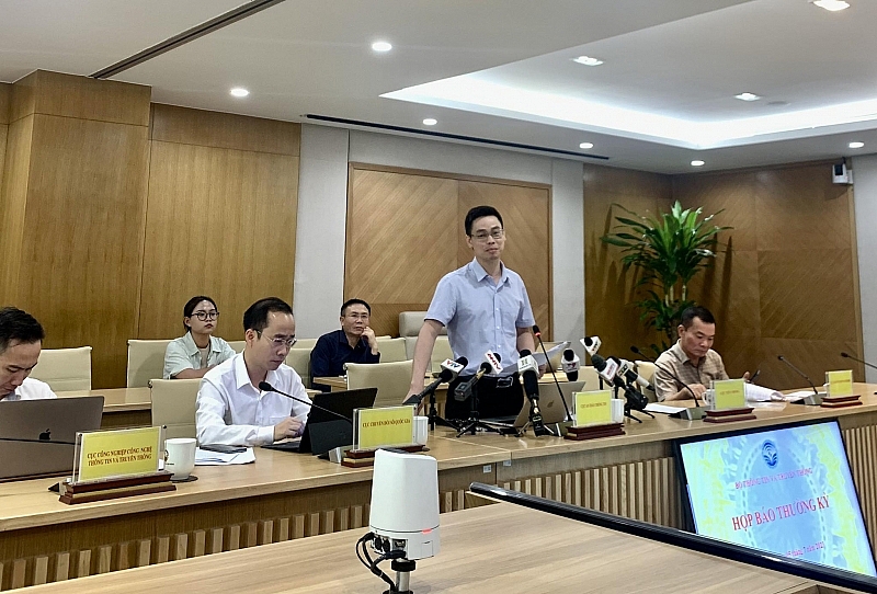 Ông Trần Quang Hưng, Phó Cục trưởng Cục An toàn thông tin chia sẻ thông tin tại buổi họp báo chiều 5/7.