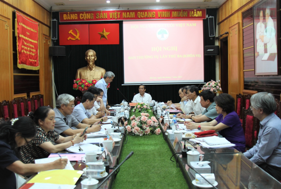 Phó Chủ tịch Phan Văn Hùng phát biểu