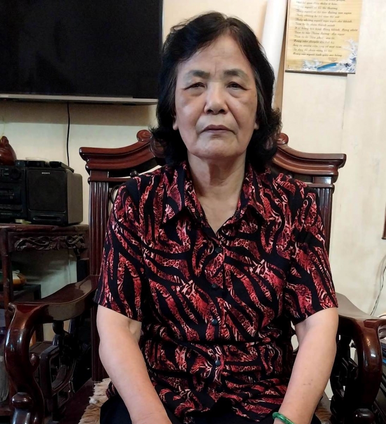 Bà Trương Thị Toán trình bày sự việc với phóng viên. Bà Trương Thị Toán trình bày sự việc với phóng viên.