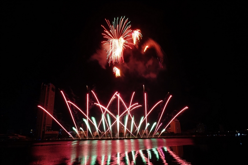 Màn trình diễn pháo hoa của đội Italy. Ảnh: Mai Hương