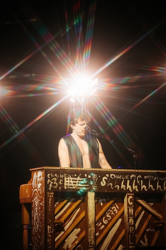 Siêu đại nhạc hội 8Wonder là show diễn đầu tiên tại châu Á của Charlie Puth