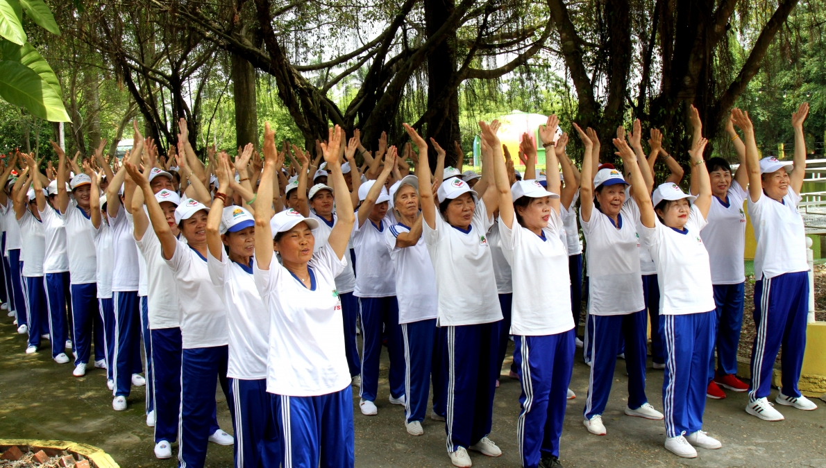 Đồng diễn bài Thức vũ kinh Trường Sinh NCT