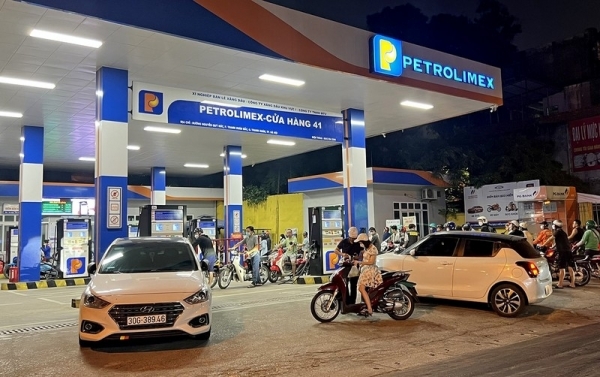 Giá xăng dầu trong nước tăng trở lại