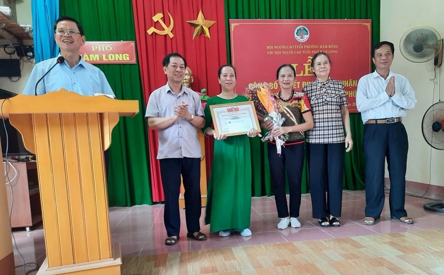 Chi hội phố Hàm Long đạt chuẩn Chi hội NCT hạnh phúc