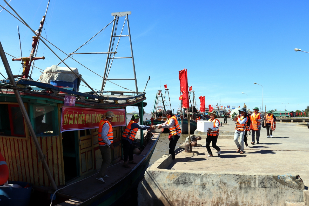 Huy động nhiều nhân lực, vật lực và phương tiện tham gia diễn tập đảm bảo vững chắc khu vực phòng thủ