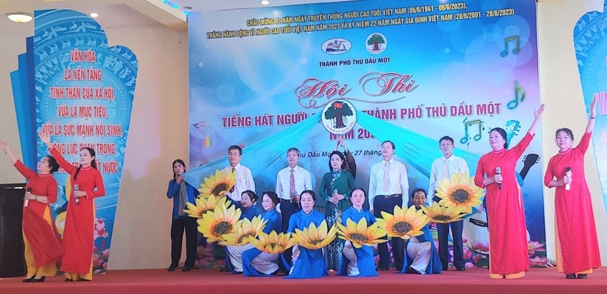 Tiết mục tốp ca trong Hội thi Tiếng hát NCT TP.Thủ Dầu Một năm 2023
