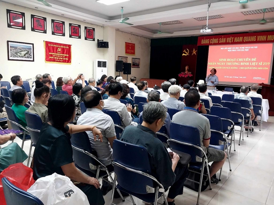 Toàn cảnh buổi sinh hoạt chuyên đề nhân ngày thương binh liệt sĩ 27/7 tại Hội Nhà văn Hà Nội