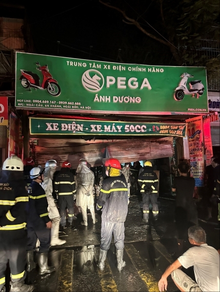 Hà Nội: Cháy nhà dân trong đêm, 3 người trong gia đình tử vong