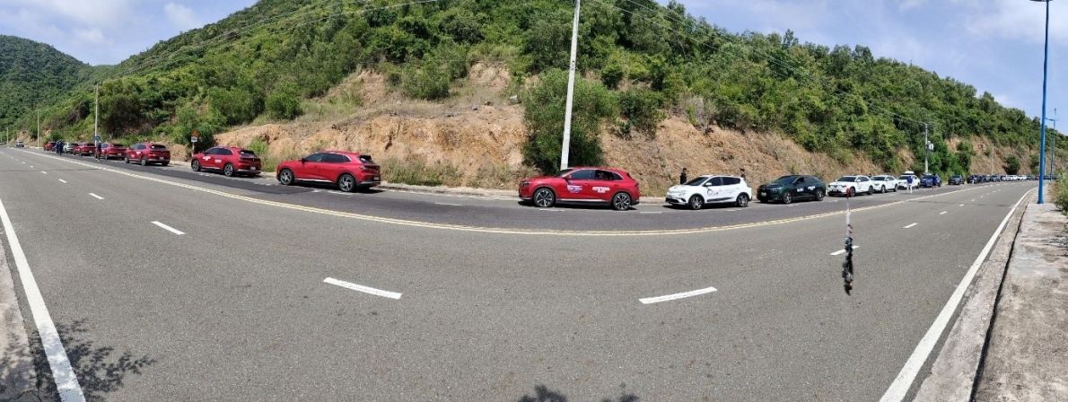 Hàng ngàn ô tô VinFfast tham dự sự kiện “Wonder Trip 2023 – Anh em VinFast 3 miền”