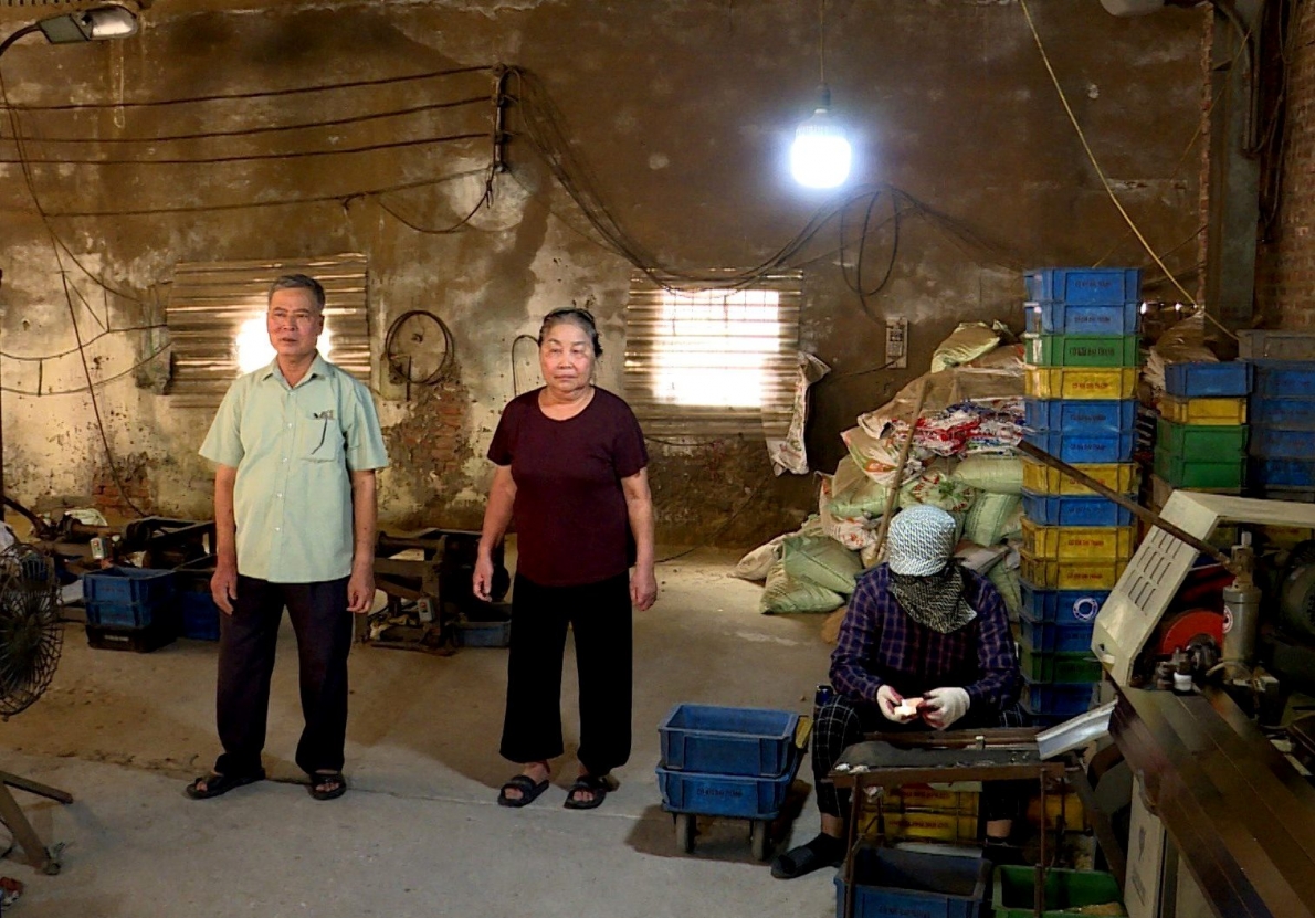 Mô hình làm kinh tế giỏi của bà Nguyễn Thị Nụ, hội viên NCT tại làng nghề đúc đồng xã Đại Bái, huyện Gia Bình, tỉnh Bắc Ninh (3)