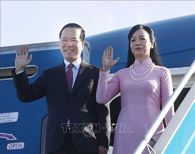 Chủ tịch nước Võ Văn Thưởng và Phu nhân lên đường thăm chính thức CH Áo, thăm cấp Nhà nước tới CH Italy và thăm Tòa thánh Vatican từ ngày 23 - 28/7/2023. Ảnh: Thống Nhất/TTXVN Chủ tịch nước Võ Văn Thưởng và Phu nhân lên đường thăm chính thức CH Áo, thăm cấp Nhà nước tới CH Italy và thăm Tòa thánh Vatican từ ngày 23 - 28/7/2023. Ảnh: Thống Nhất/TTXVN