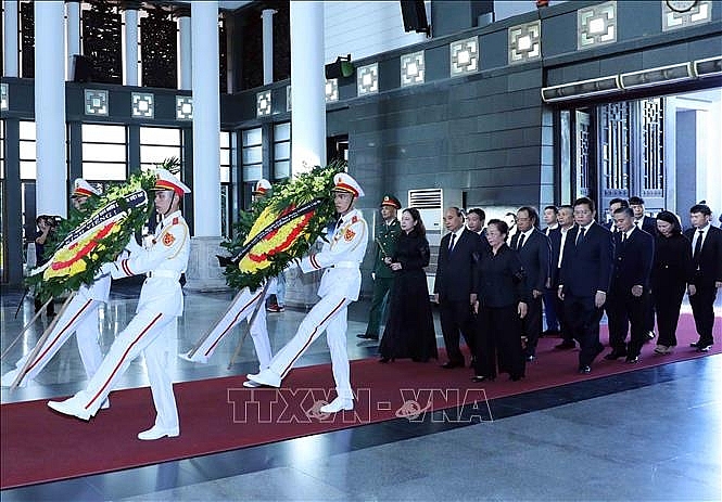 Đoàn Chủ tịch nước do Phó Chủ tịch nước Võ Thị Ánh Xuân dẫn đầu đến viếng đồng chí Nguyễn Khánh. Ảnh: An Đăng/TTXVN