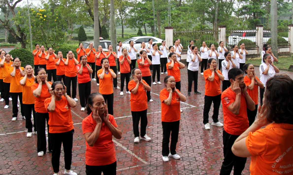 Bài dưỡng sinh tâm thể của NCT huyện Nghi Xuân, tỉnh Hà Tĩnh