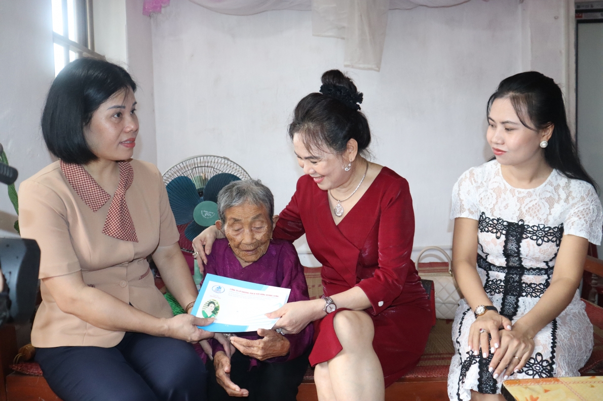 Tháng Bảy sâu nặng nghĩa tình