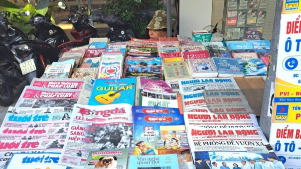Đâu rồi sạp báo vỉa hè!