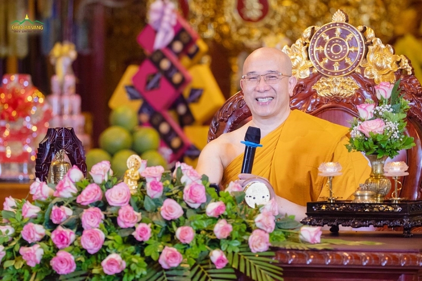 Thầy Thích Trúc Thái Minh chia sẻ về vụ việc báo chí đưa tin “chùa Ba Vàng không báo cáo tiền công đức” (Ảnh minh họa)