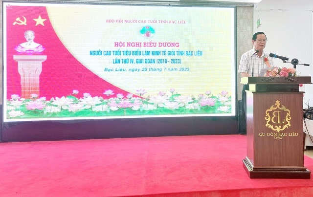 Ông Tạ Hoàng Nhiệm, 65 tuổi, là cán bộ hưu trí, hội viên NCT, Chủ tịch hiệp Hội nuôi Tôm tỉnh Bạc Liêu chia sẽ kinh nghiệm làm kinh tế giỏi