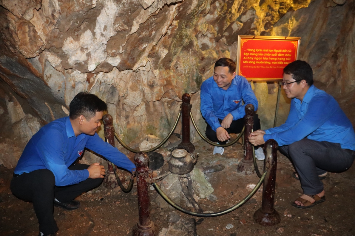 Hành trình “Về nguồn” - Hoạt động mang ý nghĩa sâu  sắc