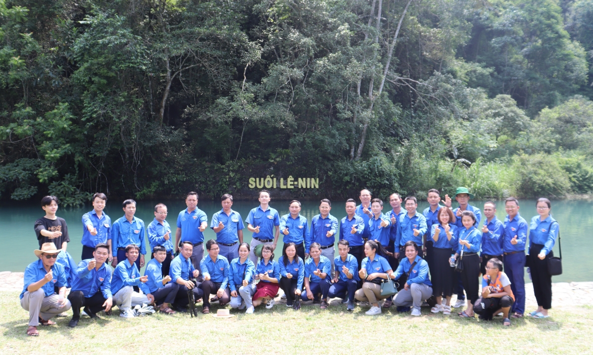 Hành trình “Về nguồn” - Hoạt động mang ý nghĩa sâu  sắc